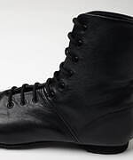 レペット“ダンスシューズ”着想のハイカットシューズ、流麗ラインを描くビオトープ限定モデル｜写真3