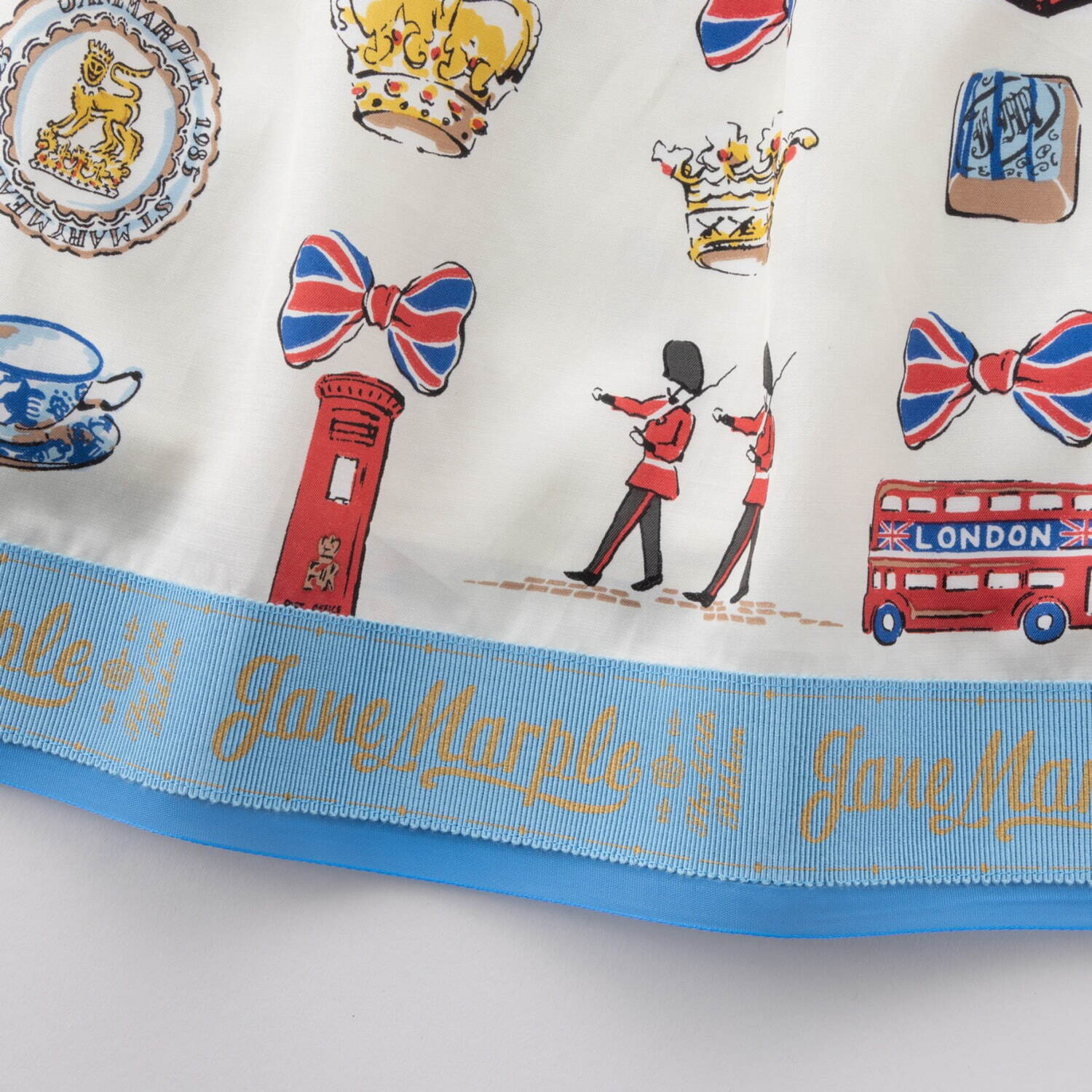 ジェーンマープル”クラウン”柄など英国デザインスカート、リボンを飾ったワンピースも｜写真9