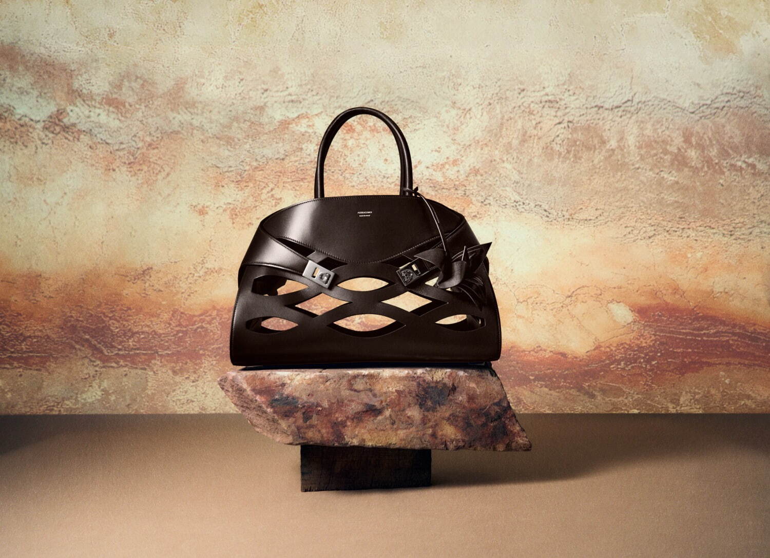フェラガモ(Ferragamo) ハグ｜写真20