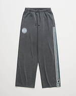 マッドハッピー×ヒステリックグラマー×クロックスのコラボサンダル、カラフルロゴチャーム付き｜写真19