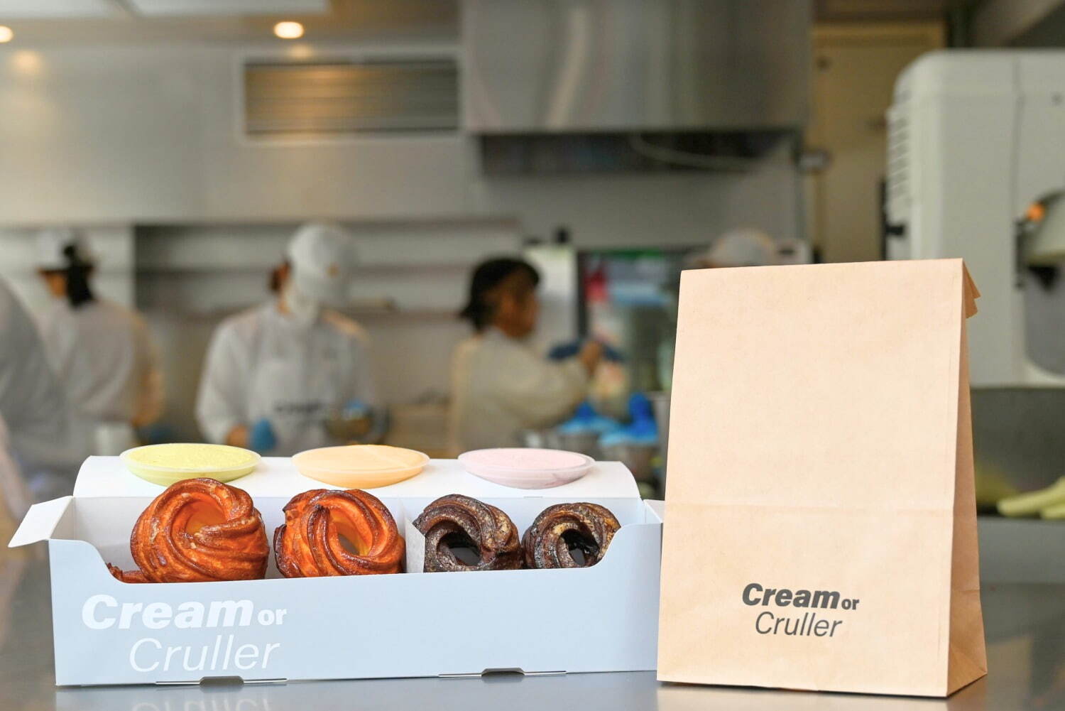 “シュークリーム×フレンチクルーラー”の新感覚スイーツ店「クリーム オア クルーラー」渋谷に｜写真9