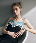 マメ クロゴウチの“刺繍レース”ドレスやクロエのメタリックレザー財布、パリゴの限定コラボ｜写真10