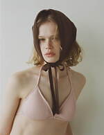 スナイデル25年夏スイムウェア、胸元リボンのラッシュガード付き水着やフリル華やぐ2WAYワンピ｜写真3