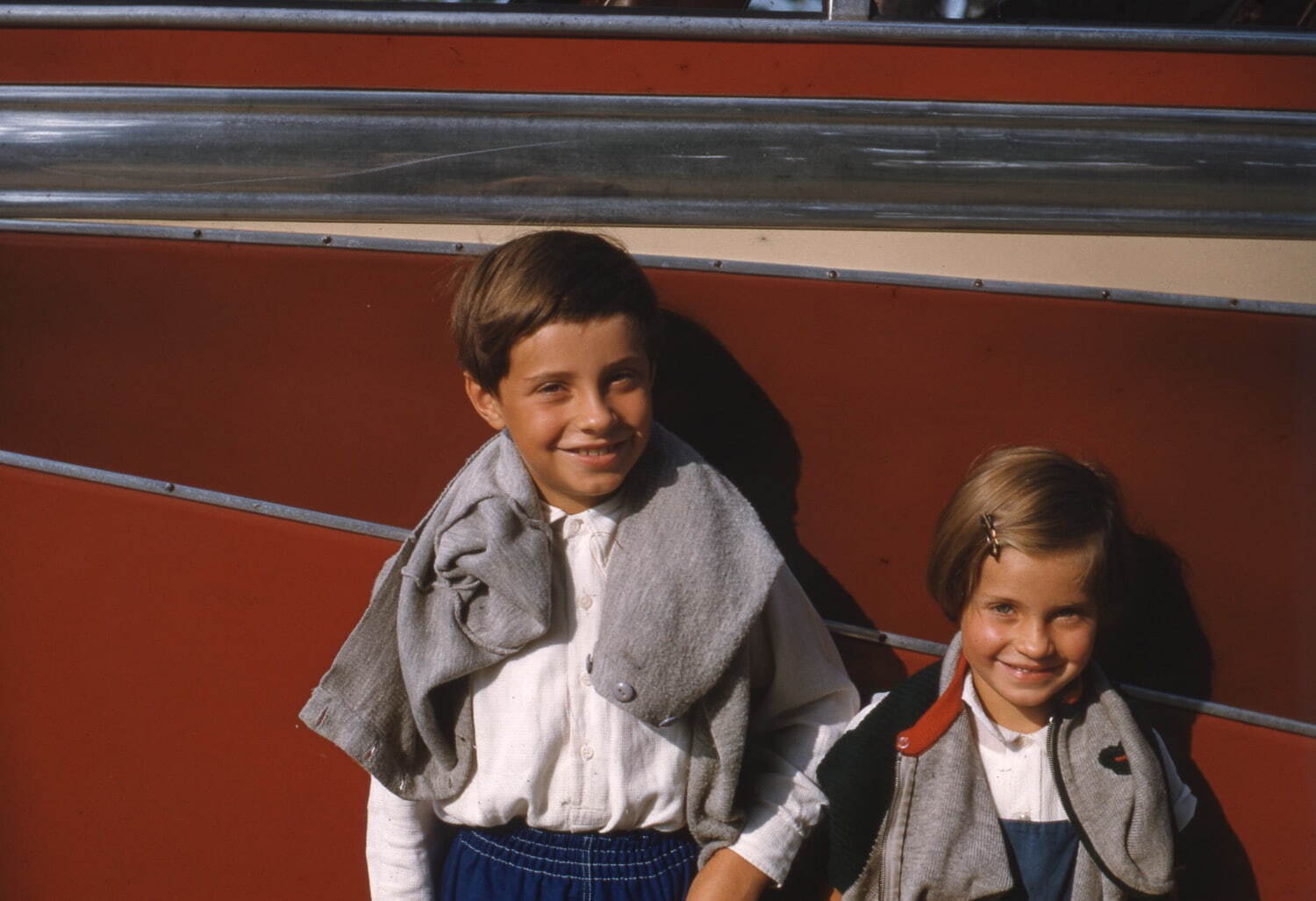 藤田嗣治 《子供2人》 1955年 東京藝術大学蔵