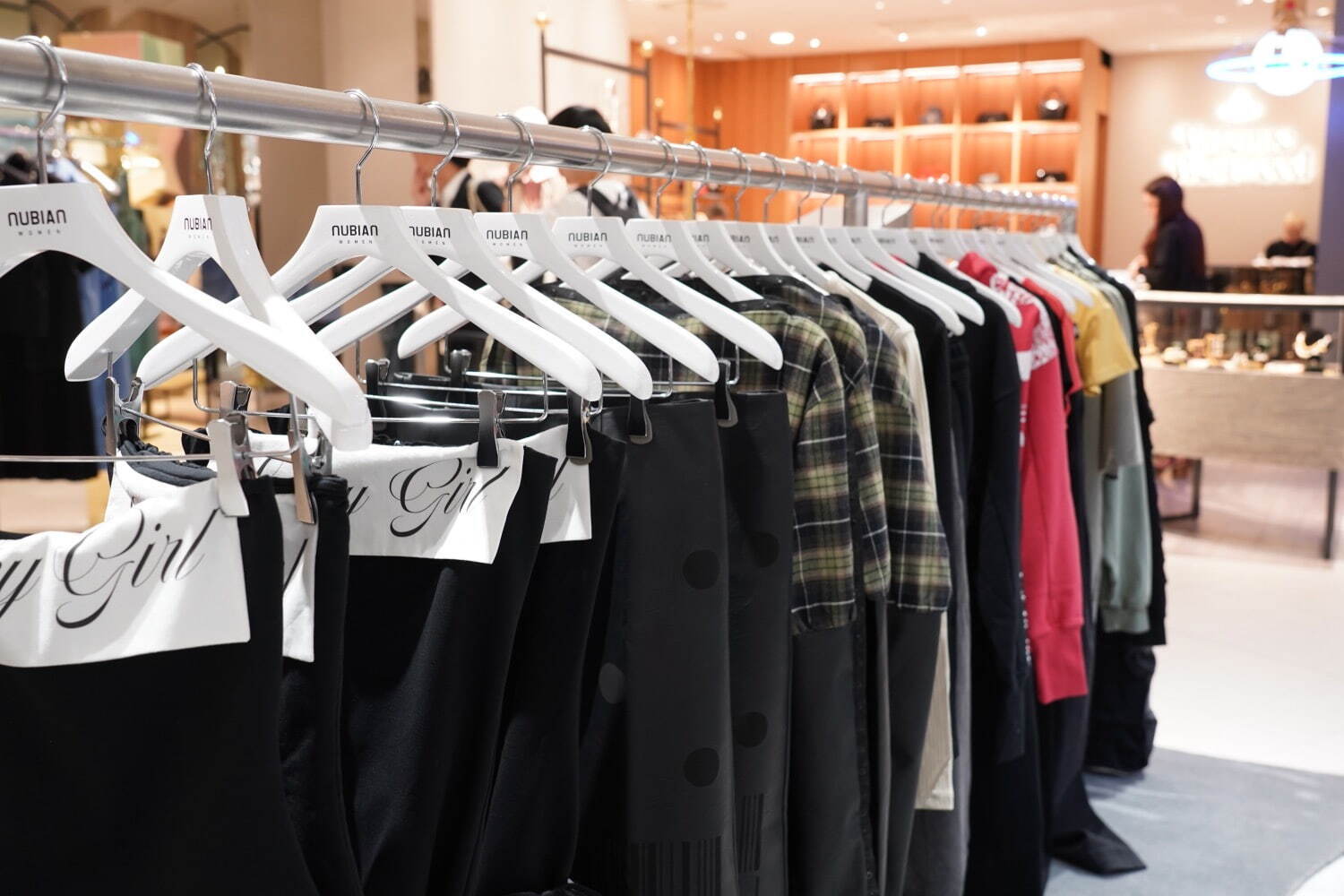 アーダーエラー(ADERERROR), ノンフィクション(NONFICTION), ヴィヴィアン・ウエストウッド(Vivienne Westwood), マーク ジェイコブス(MARC JACOBS), ディーゼル(DIESEL), トーガ(TOGA), アンブッシュ(AMBUSH), ジェントルモンスター(GENTLE MONSTER) ビヨンドワールド｜写真28