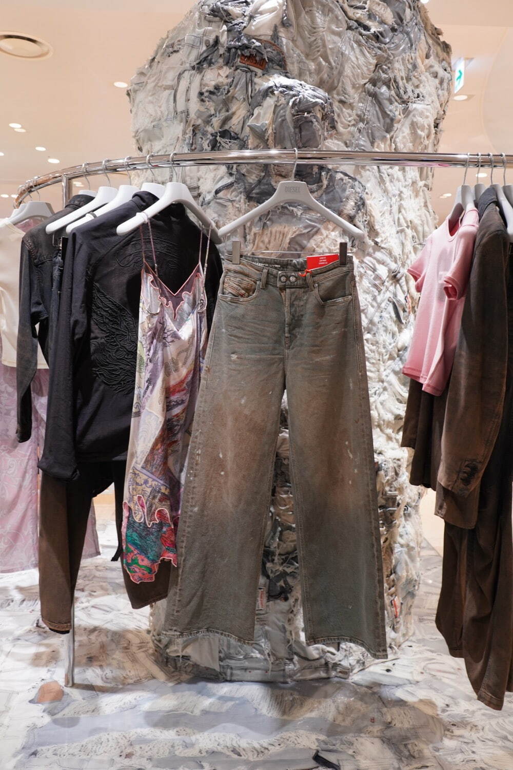 アーダーエラー(ADERERROR), ノンフィクション(NONFICTION), ヴィヴィアン・ウエストウッド(Vivienne Westwood), マーク ジェイコブス(MARC JACOBS), ディーゼル(DIESEL), トーガ(TOGA), アンブッシュ(AMBUSH), ジェントルモンスター(GENTLE MONSTER) ビヨンドワールド｜写真24
