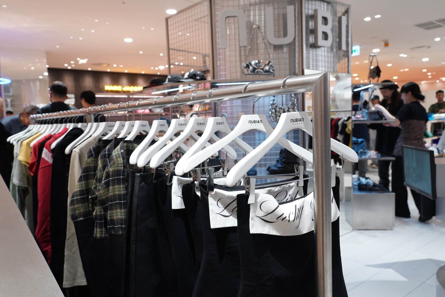 アーダーエラー(ADERERROR), ノンフィクション(NONFICTION), ヴィヴィアン・ウエストウッド(Vivienne Westwood), マーク ジェイコブス(MARC JACOBS), ディーゼル(DIESEL), トーガ(TOGA), アンブッシュ(AMBUSH), ジェントルモンスター(GENTLE MONSTER) ビヨンドワールド｜写真4