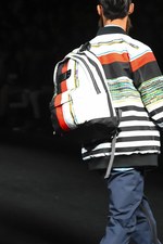 ヨシオクボ2015年春夏コレクション - 海と共に、たくましく生きる男性像｜写真13