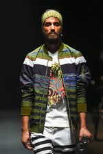 ヨシオクボ2015年春夏コレクション - 海と共に、たくましく生きる男性像｜写真15