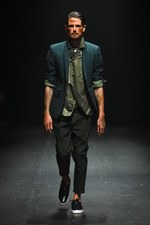 ヨシオクボ2015年春夏コレクション - 海と共に、たくましく生きる男性像｜写真48