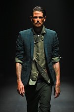 ヨシオクボ2015年春夏コレクション - 海と共に、たくましく生きる男性像｜写真49