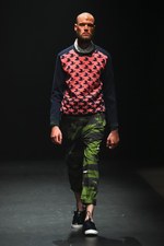 ヨシオクボ2015年春夏コレクション - 海と共に、たくましく生きる男性像｜写真62