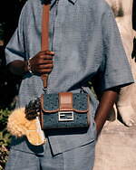 フェンディ25年サマーのバッグチャーム、“ふわふわ”ミンクのいちご＆レザーのホタテ貝など｜写真1