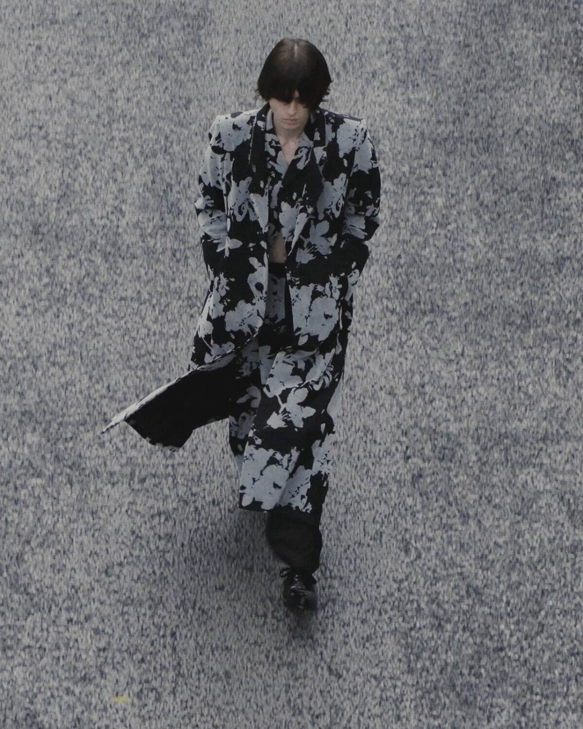 オリミ、起毛加工の花柄マキシコート＆テーラードジャケットや“だまし絵レイヤード”ジャケット｜写真2