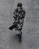 オリミ、起毛加工の花柄マキシコート＆テーラードジャケットや“だまし絵レイヤード”ジャケット｜写真2