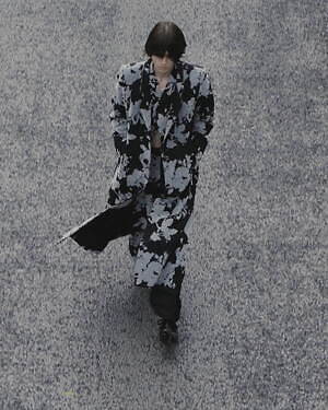 オリミ、起毛加工の花柄マキシコート＆テーラードジャケットや“だまし絵レイヤード”ジャケット｜写真2