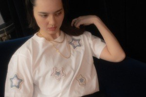 キワンダキワンダ“星モチーフ”のアップリケ刺繍Tシャツ、スターの色や数をカスタムしてオーダー