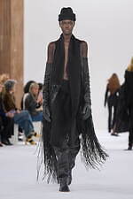 スポーツマックス 2025年秋冬コレクション - 溢れる創造性、目を奪うシルエットと素材の妙｜写真10