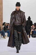 スポーツマックス 2025年秋冬コレクション - 溢れる創造性、目を奪うシルエットと素材の妙｜写真14