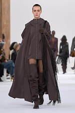 スポーツマックス 2025年秋冬コレクション - 溢れる創造性、目を奪うシルエットと素材の妙｜写真18