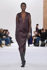 スポーツマックス 2025年秋冬コレクション - 溢れる創造性、目を奪うシルエットと素材の妙｜写真19