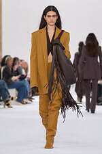 スポーツマックス 2025年秋冬コレクション - 溢れる創造性、目を奪うシルエットと素材の妙｜写真23