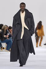 スポーツマックス 2025年秋冬コレクション - 溢れる創造性、目を奪うシルエットと素材の妙｜写真29