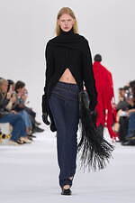 スポーツマックス 2025年秋冬コレクション - 溢れる創造性、目を奪うシルエットと素材の妙｜写真31