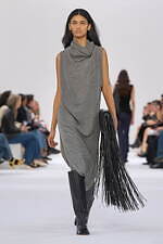 スポーツマックス 2025年秋冬コレクション - 溢れる創造性、目を奪うシルエットと素材の妙｜写真34