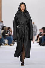 スポーツマックス 2025年秋冬コレクション - 溢れる創造性、目を奪うシルエットと素材の妙｜写真39