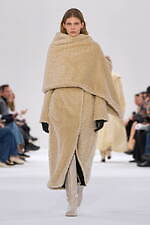 スポーツマックス 2025年秋冬コレクション - 溢れる創造性、目を奪うシルエットと素材の妙｜写真48