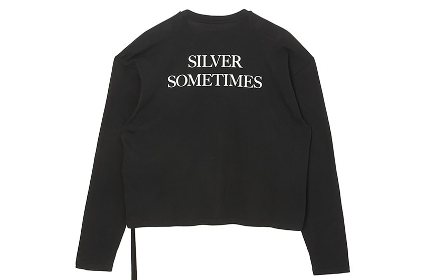 アン ドゥムルメステール"英字プリント"の白黒ロングTシャツ、渋谷パルコ限定で