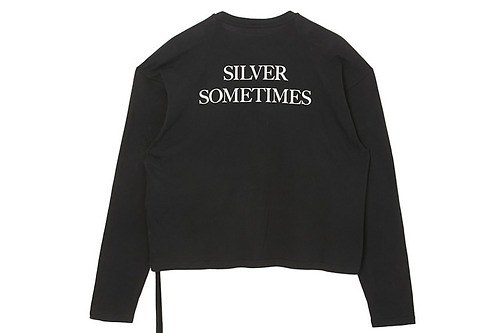 アン ドゥムルメステール"英字プリント"の白黒ロングTシャツ、渋谷パルコ限定で