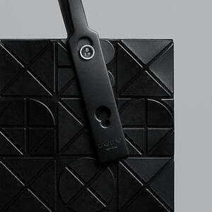 バオ バオ イッセイ ミヤケ(BAO BAO ISSEY MIYAKE) フォント｜写真9