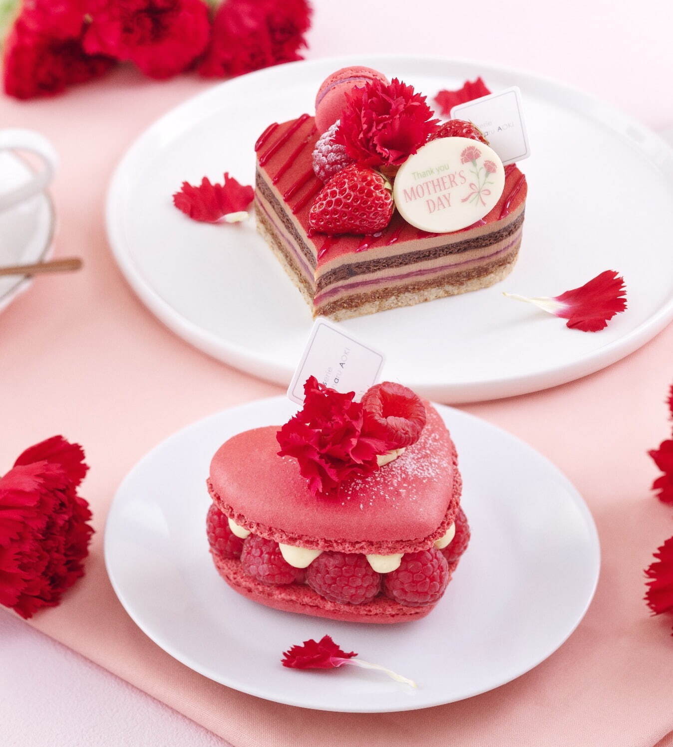 パティスリー・サダハル・アオキ・パリの母の日、“紅茶とスミレ香る”ハート型のマカロンサンドなど｜写真3