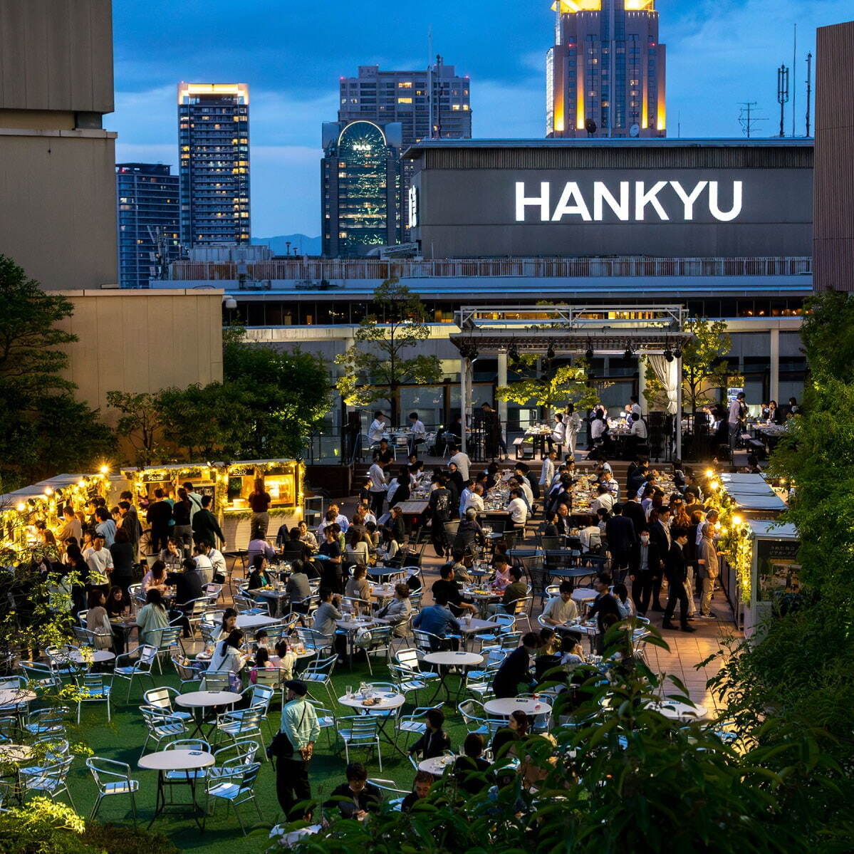 阪急うめだ本店の25年ビアガーデン、空と緑の屋上広場でフード＆ドリンク食べ飲み放題｜写真7