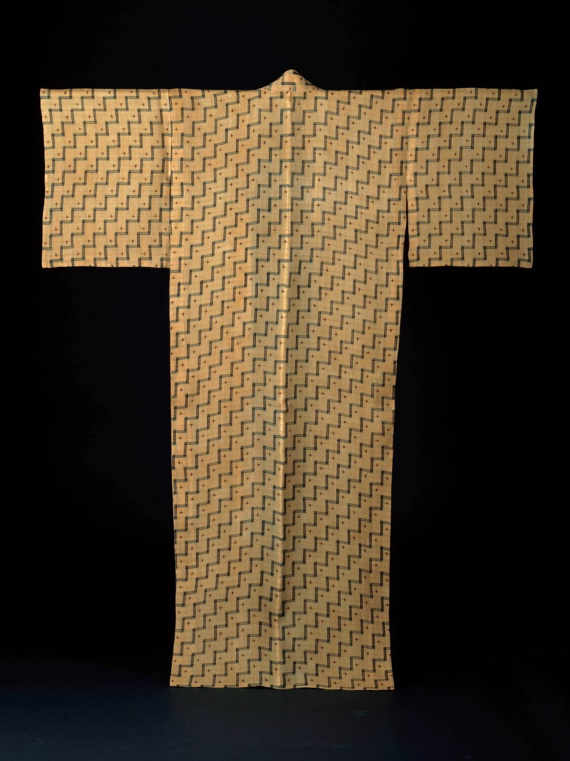 平良敏子 《芭蕉布着物 「クヮイヤークヮサー番匠」》 1970年
国立工芸館蔵 撮影：斎城卓