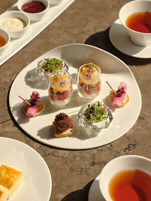 ジャヌ東京「ハーブとはちみつのアフタヌーンティー」蜂蜜メロンショートケーキやミツバチ風ロリポップ｜写真3