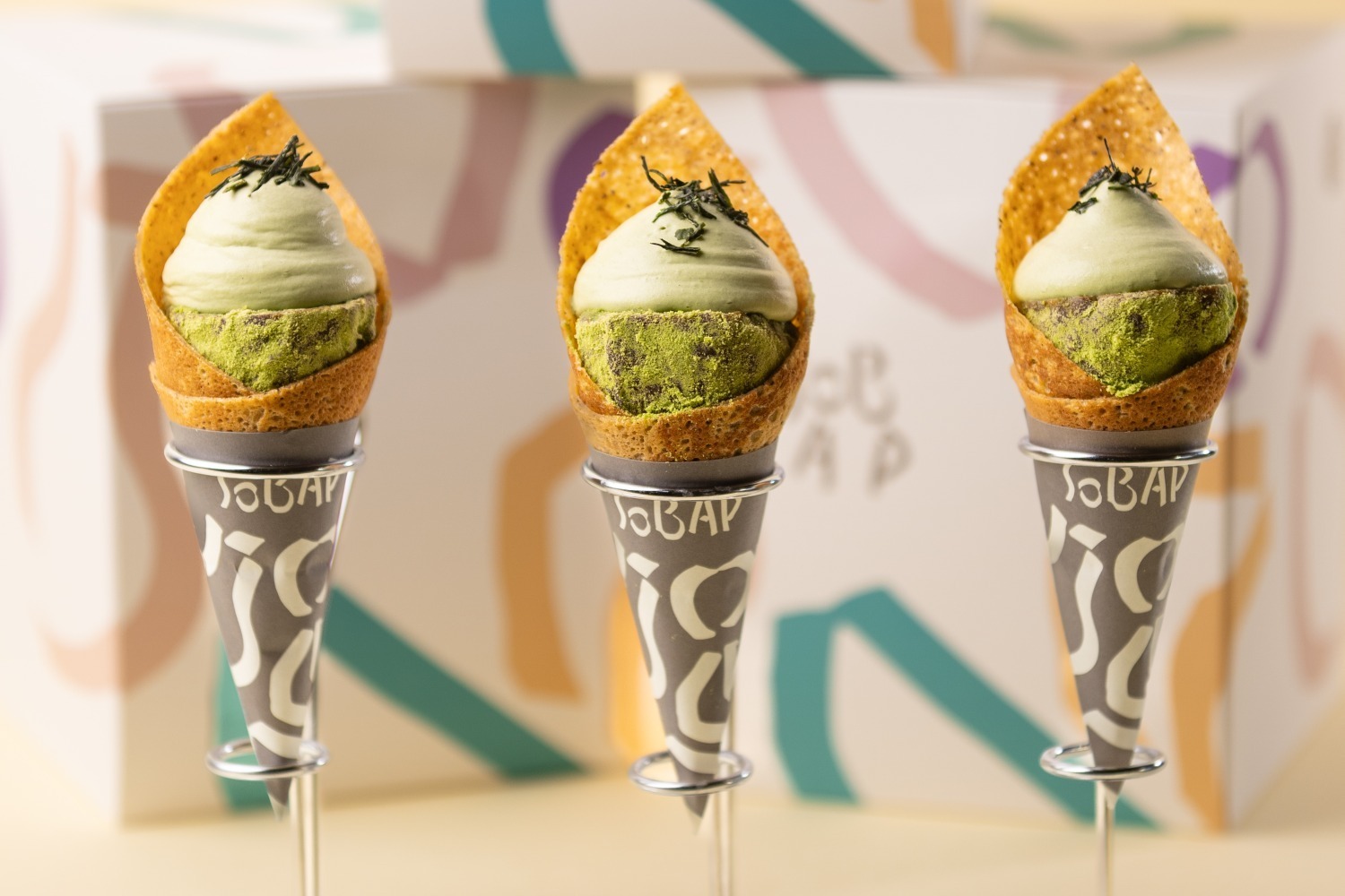 クレープ｜抹茶の生ドーナツ入りそば粉クレープ「抹茶のソバープ ？」東京駅で、アイムドーナツ ？とコラボ