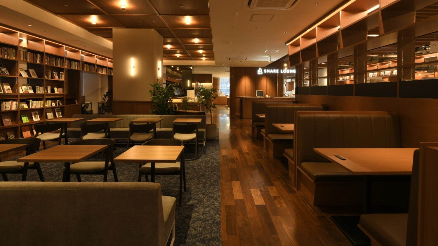 スタバ併設のブック＆カフェ「福岡天神 蔦屋書店」ワンビルにオープン、約4万冊の書籍やイベントスペース｜写真8