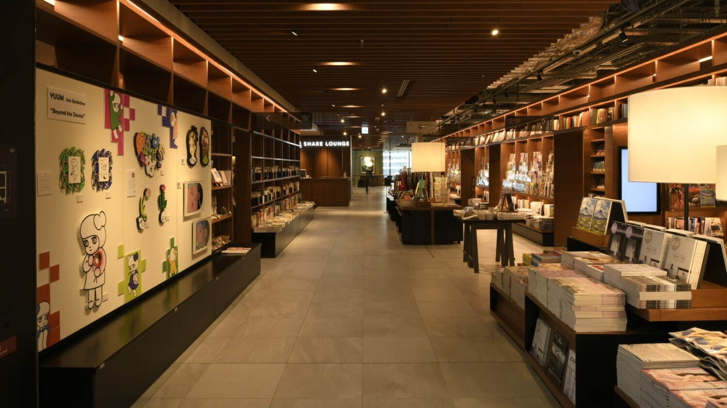 スタバ併設のブック＆カフェ「福岡天神 蔦屋書店」ワンビルにオープン、約4万冊の書籍やイベントスペース｜写真3