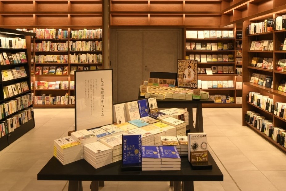 雑貨｜スタバ併設のブック＆カフェ「福岡天神 蔦屋書店」ワンビルにオープン、約4万冊の書籍やイベントスペース