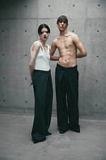 ジョン ローレンス サリバン“大胆タック”のワイドトラウザーズ、直営店限定で｜写真11