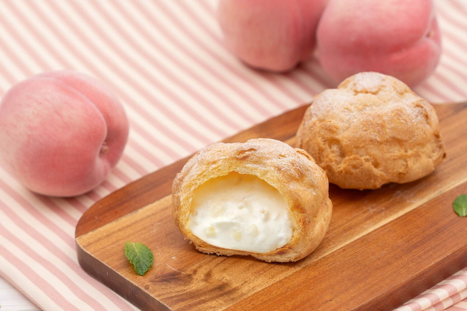 「とろける桃シュー」290円