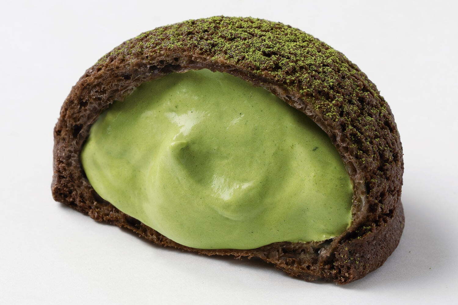 抹茶スイーツ｜ビアードパパ「玉露抹茶シュー」が再び、濃厚抹茶クリーム×“ザクザク”食感ココアクッキー生地