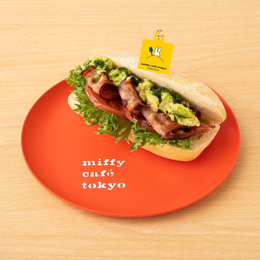 アボカドとスモークベーコンのサンドイッチ 1,390円