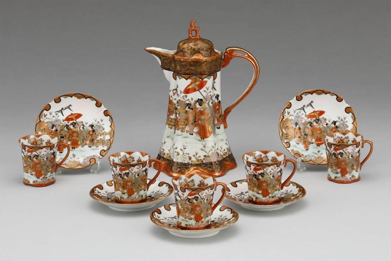 綿谷平兵衛 《上絵金彩婦人散策図チョコレートセット》 明治時代中期-後期