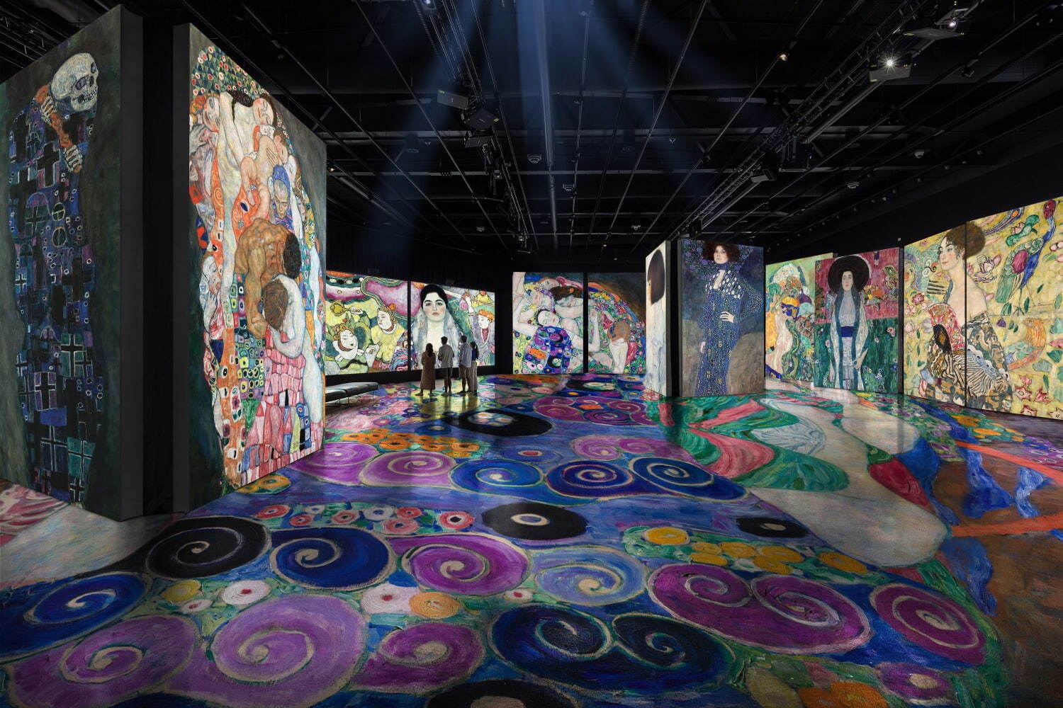 没入型展覧会「クリムト・アライブ」東京で、グスタフ・クリムト
