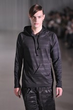 素材にこだわり機能美を追求 : モルフィック(MOLFIC)が2011年春夏コレクションを発表｜写真5