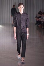 素材にこだわり機能美を追求 : モルフィック(MOLFIC)が2011年春夏コレクションを発表｜写真6